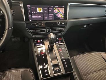 Porsche Macan — photo 15