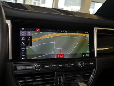 Porsche Macan I S — photo 17