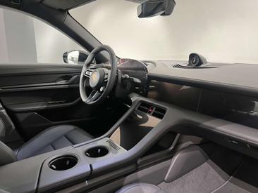 Porsche Taycan — photo 35