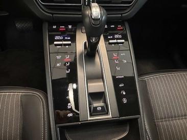Porsche Macan — photo 16