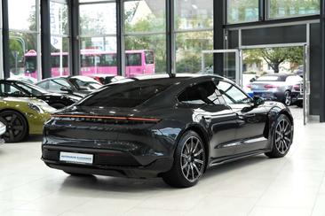 Porsche Taycan Turbo — photo 2