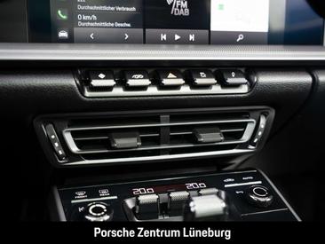 Porsche 911 Carrera 4S — photo 32