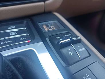 Porsche Macan — photo 26