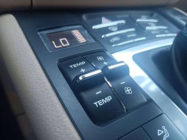 Porsche Macan — photo 27