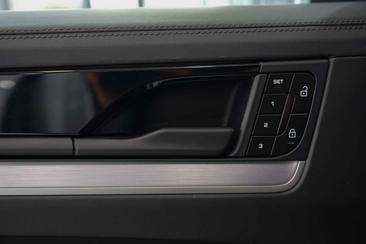 Porsche Cayenne III — photo 33