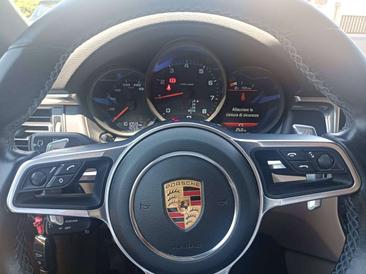 Porsche Macan — photo 31