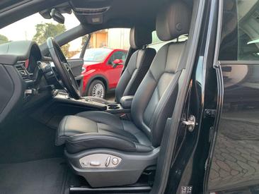 Porsche Macan — photo 12