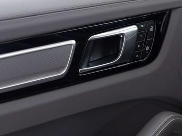 Porsche Cayenne III — photo 16