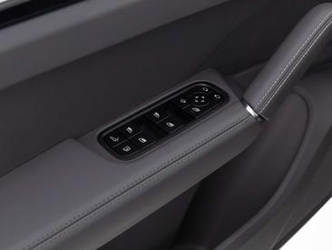 Porsche Cayenne III — photo 17