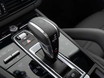 Porsche Cayenne III — photo 19