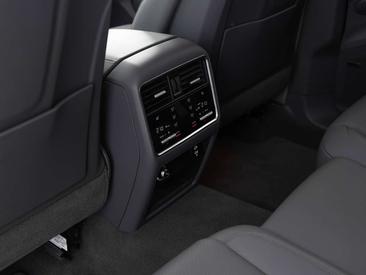 Porsche Cayenne III — photo 21
