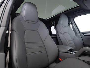 Porsche Cayenne III — photo 24