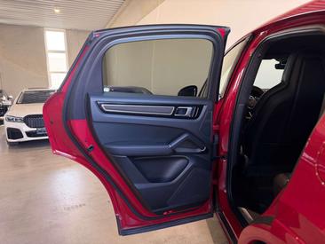Porsche Cayenne III — photo 25
