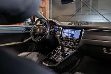 Porsche Macan — photo 8