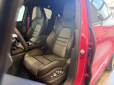 Porsche Cayenne III — photo 26