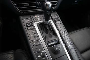 Porsche Macan I S — photo 21