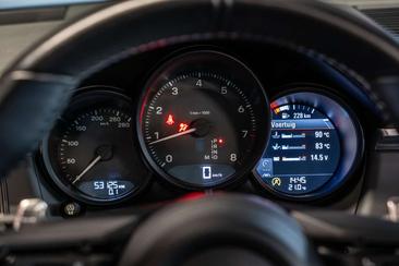 Porsche Macan — photo 10