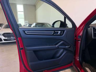 Porsche Cayenne III — photo 28