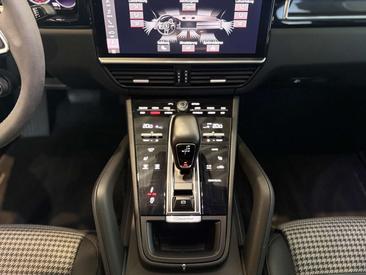 Porsche Cayenne III — photo 32
