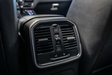 Porsche Macan — photo 18