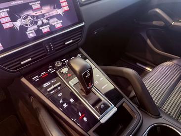 Porsche Cayenne III — photo 36