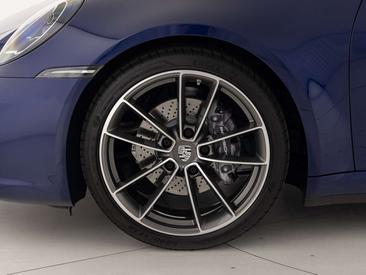 Porsche 911 Cabriolet Carrera 4 — photo 11