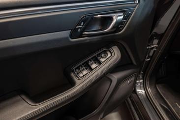 Porsche Macan — photo 22