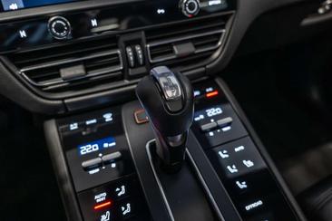 Porsche Macan — photo 28