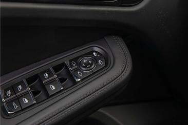 Porsche Macan I S — photo 33