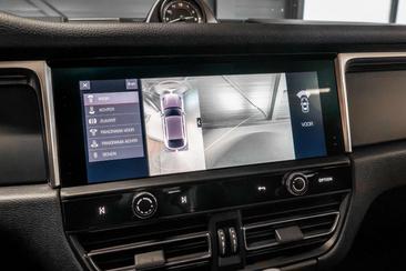 Porsche Macan — photo 31