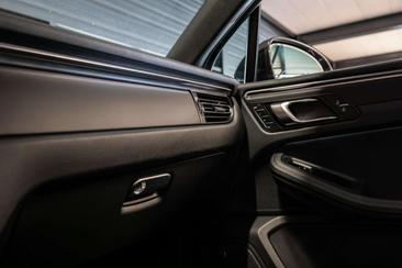 Porsche Macan — photo 32