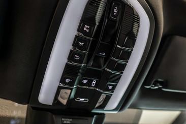 Porsche Macan — photo 33