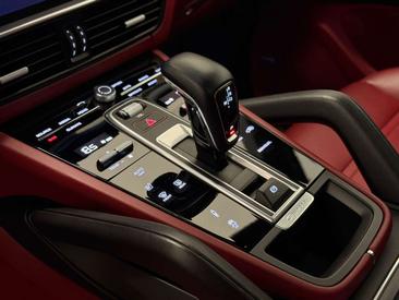 Porsche Cayenne III — photo 12