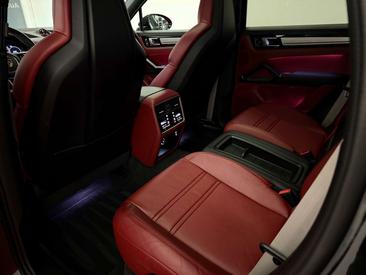 Porsche Cayenne III — photo 14