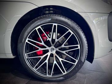 Porsche Macan I S — photo 6