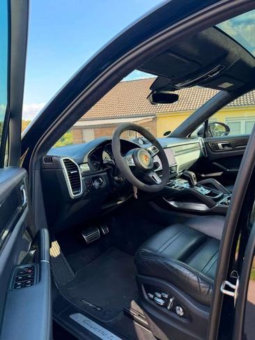 Porsche Cayenne Turbo — photo 11
