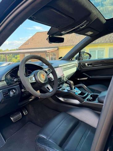 Porsche Cayenne Turbo — photo 12