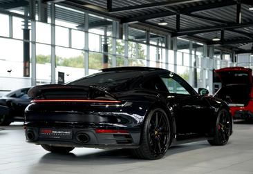 Porsche 911 Carrera 4S — photo 6