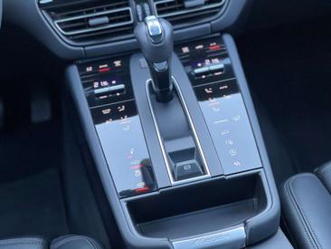 Porsche Macan I S — photo 33