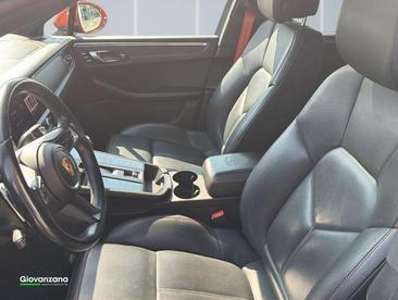 Porsche Macan — photo 8