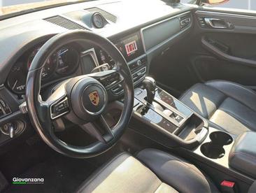 Porsche Macan — photo 9