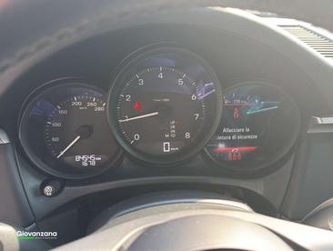 Porsche Macan — photo 11