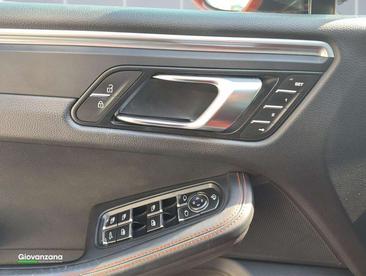 Porsche Macan — photo 12