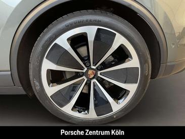 Porsche Macan I 4 Electric — photo 11