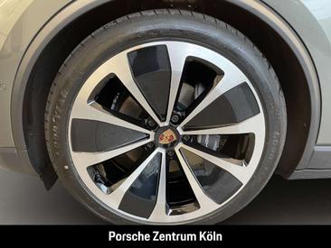 Porsche Macan I 4 Electric — photo 12