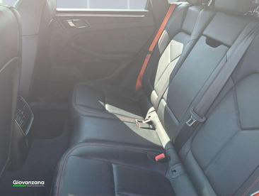 Porsche Macan — photo 14