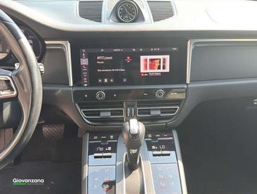 Porsche Macan — photo 16