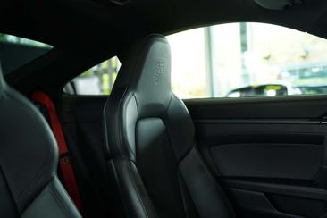 Porsche 911 Carrera 4S — photo 21