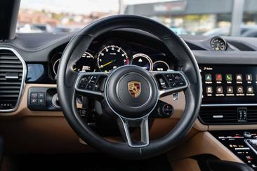 Porsche Cayenne III — photo 12
