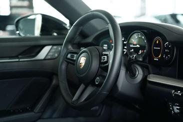 Porsche 911 Carrera 4S — photo 22